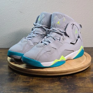 Baskets Air Jordan True Flight garçon taille 6,5 basket - Photo 1/11