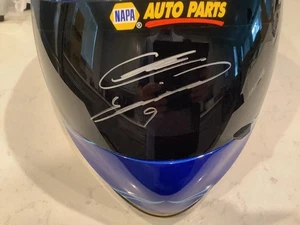 CASCO CHASE ELLIOTT AUTOGRAFATO 2014 JRM NAPA FULL SIZE E CARTOLINA AUTOGRAFATA - Foto 1 di 17