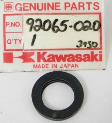 1 NOS KAWASAKI S2 F4 F3 C2TR C2SS G3TR G3SS TAPA TANQUE DE ACEITE JUNTA DE GOMA FABRICANTE ORIGINAL NUEVO Foto 1 de 3