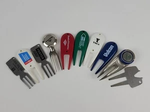 Set 10 Vintage Golf Divot Werkzeug & Ballmarker Werbung Banken YMCA Motorrad - Bild 1 von 8
