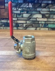 KF Industries WCB 1” en 2000 WOG acero al carbono cuarto de vuelta válvula de bola 1 pulgada NPT - Imagen 1 de 10