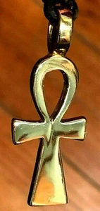 Collar Egipcio Llave de Vida y Salud Cruz Ankh Color Dorado Latón 1 7/8 Pulgadas - Imagen 1 de 2