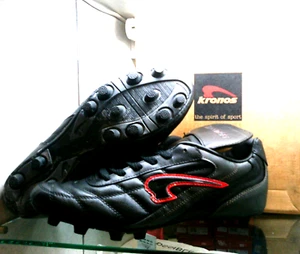 scarpa da calcio KRONOS ASSIST RB CL MIS. 44,5 col. NERO/ANTRACITE/R FONDO GOMMA - Foto 1 di 3
