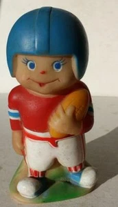 Football Spieler Figur Vinyl Quietschspielzeug Football Helm Football Uniform NIEDLICH - Bild 1 von 1
