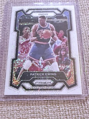 2023-24 Panini Prizm Patrick Ewing #188 Blanco Brillo SSP! ¡Muy raro! HOF’er! Foto 1 de 2