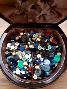 Vintage!🔥Sewing Case Box with Vintage Buttons - Sewing Items-Sewing Accessories - Picture 1 of 11