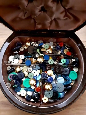 Vintage!🔥Sewing Case Box with Vintage Buttons - Sewing Items-Sewing Accessories - Image 1 of 4