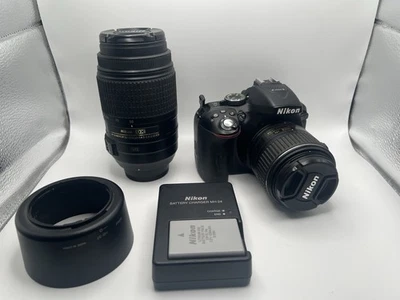 Kit de cámara Nikon D5300 DSLR negra (18-55 mm f/3,5-5,6G, lente 55-300 mm 1:4,5-5,6G) Foto 1 de 4