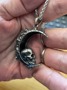 Herren Halskette Anhänger Edelstahl Mond Biker Totenkopf Kette Silber - Bild 1 von 5
