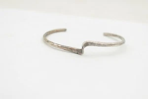 Solid Sterling silver Twist Cuff Bracelet Sz 7-8 925 2.5" across 8g - Picture 1 of 5