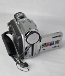 UNTESTED / PARTS Samsung VP-D303D Handheld MiniDV Camcorder Silver -NO CHARGER - Picture 1 of 9