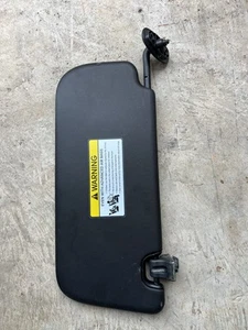 2014-2016 Kia Soul Driver Side Sun Visor OEM - Black with Mirror (Used) - Bild 1 von 3