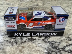 Lionel Action 2025 Kyle Larson #5 VALVOLINE 1:64 - Picture 1 of 1