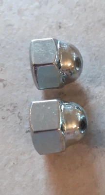 Tuercas de bellota/domo M10 X 1,25 mm - Honda Yamaha Suzuki FINAS 17 mm A/F (paquete de 2)) Foto 1 de 4