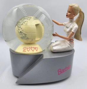 Barbie Celebrando el Nuevo Milenio 2000 Globo de Nieve 6" Musical - Imagen 1 de 4
