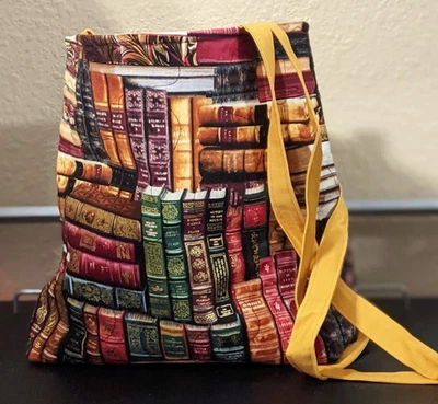 Bolso de Mano Libros de Biblioteca - Forro Dorado con Bolsillos - Acolchado a Máquina Foto 1 de 2