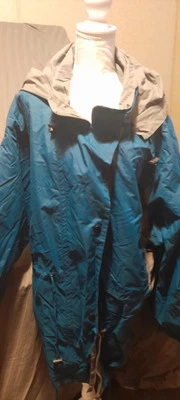 Abrigo de invierno con capucha forrado de nailon Woman Within 4X verde apenas usado si alguna vez  Foto 1 de 4