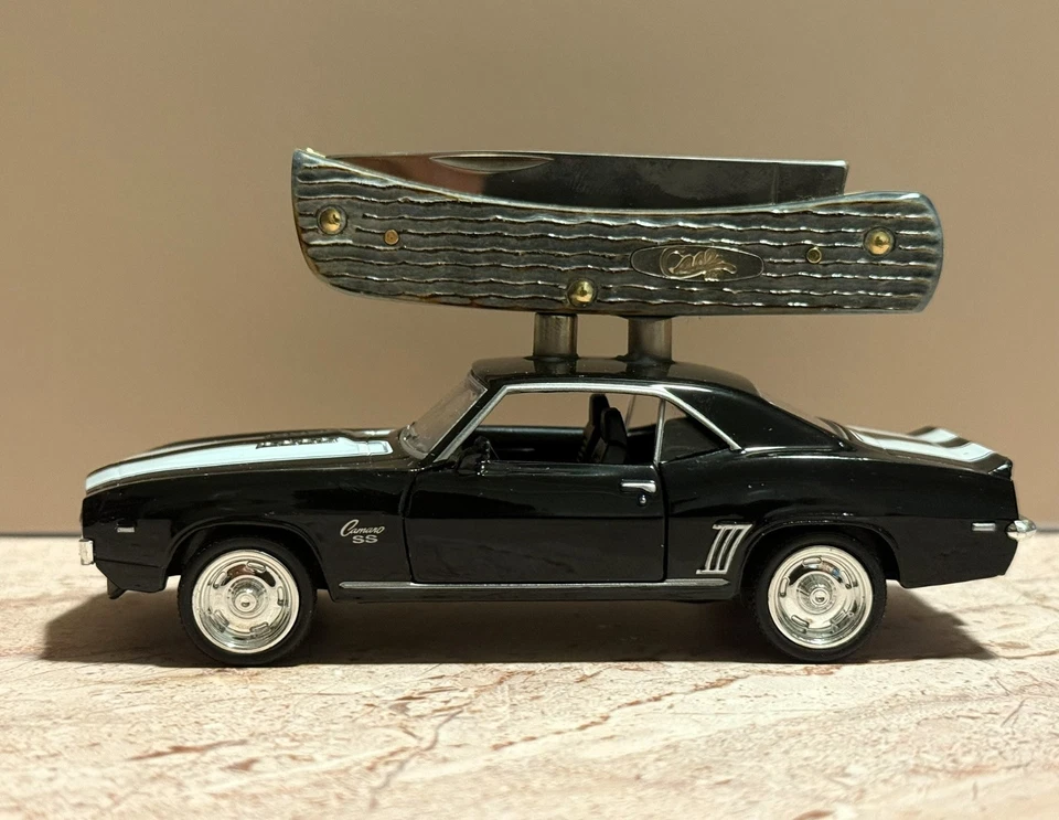 Casexx 2025 osso cinza queimado (telhado de estanho) Sod Buster Jr. com carro de exibição fundido - Imagem 1 de 4