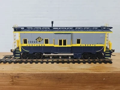 ATHEARN ROUNDHOUSE BAY WINDOW CABOOSE NORTHERN ALBERTA RAILWAY 13025 HO Scale  - Image 1 of 4