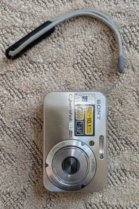 Sony Cyber-shot DSC-N2 10.1MP 3x Optical Zoom CCD Digital Camera - Picture 1 of 5