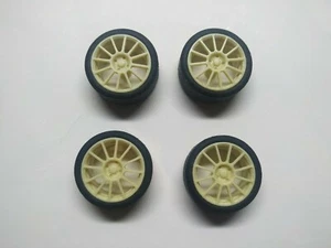 Set 4 cerchi wheels Abarth 500 SS + pneumatici 1/18 Motormax Burago Solido - Foto 1 di 4