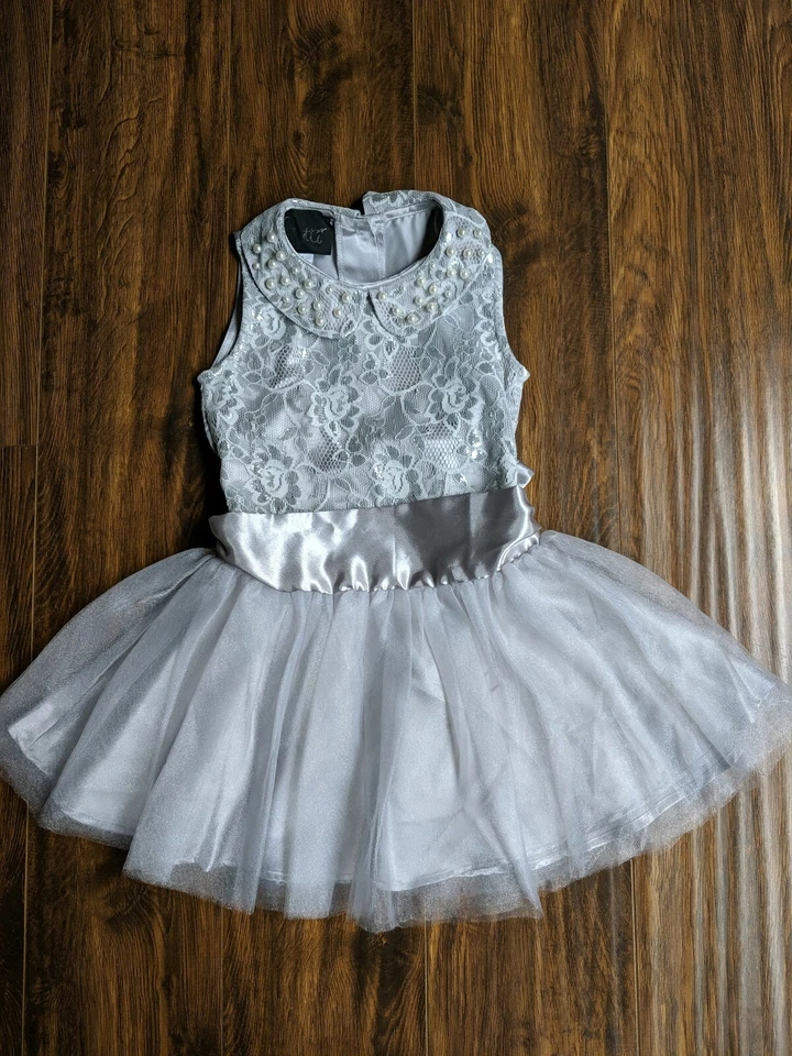 Vestido Tutú de Encaje Biscotti Gris Plateado Cuello Perlas Talla 5 Usado Una Vez Foto 1 de 4