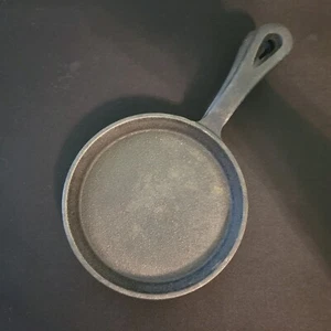 Mini Cast Iron Skillet 4.5 inch Unseasoned - Picture 1 of 2