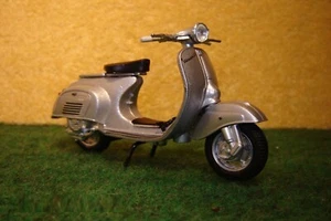 1:18 Vespa 125 Nuova Silber 1965 MAISTO 01914 - Bild 1 von 1