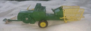  ERTL John Deere Square Hay Baler  - Picture 1 of 5