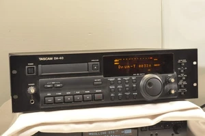 Tascam DA-40 Digital Audio Tape ( DAT) Player/Recorder - ONLY 33 HRS Of Use!! - Picture 1 of 13