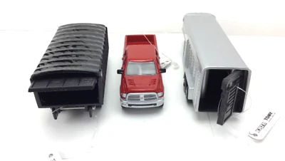Camioneta Ertl Dodge Ram 2500 con cuello de ganso de grano y remolque de ganado para caballos Foto 1 de 4