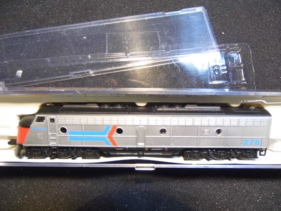 N - LIFE-LIKE  7157 - E8 Diesel Locomotive, AMTRAK  278     LN w/knuc cpl - Image 1 of 4