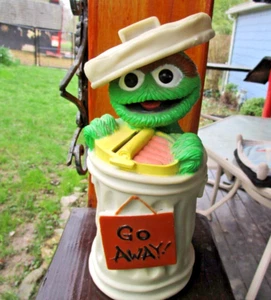 Vintage 1980’s illco Vinyl Sesame Street Oscar the Grouch Coin Bank Muppets - Picture 1 of 7