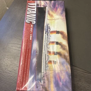 VINTAGE AIRFIX/SIMILAR MAKE . TITANIC FACTORY SEALED.1:800 SCALE. - Picture 1 of 7