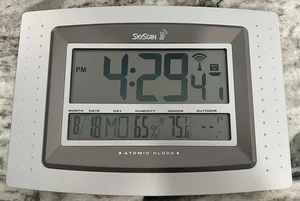 SkyScan Atomic Clock PEQ836190602 Tested Works No Outside Transmitter Silver - Picture 1 of 6