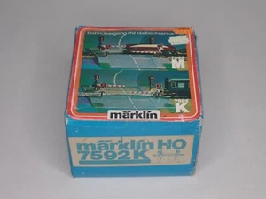 Märklin Spur HO 7592K Automatische Bahnsteigungsübergänge mit Karton und Gleis - Bild 1 von 9