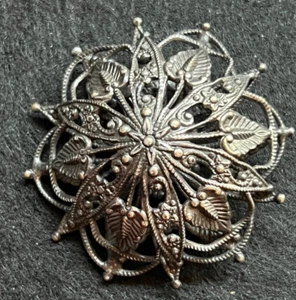 DOMED FILIGREE WHITE METAL BROOCH VICTORIAN STYLE - Picture 1 of 5