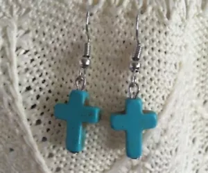 1 par de lindos pendientes de gancho de piedra azul natural crucifijo cruz crucifijo ER40 - Imagen 1 de 2
