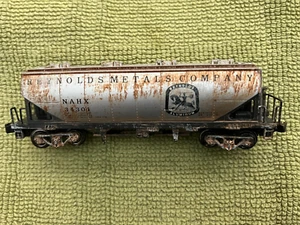 Kato Hopper Car, Reynolds Metal, Weathered, aus Set - Bild 1 von 2