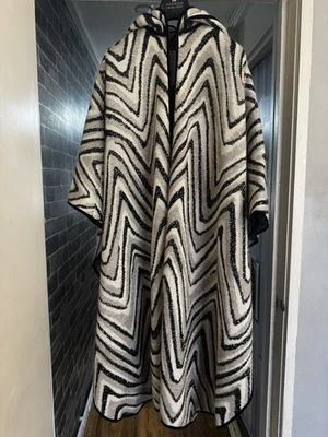Missoni Iconic Zigzag Pattern Knit Reversible Cape Cape with Removable Hood - Image 1 of 4
