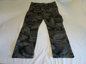 Wrangler Regular Taper Black And Gray Camouflage Cargo Pants 34x30 - Picture 1 of 4