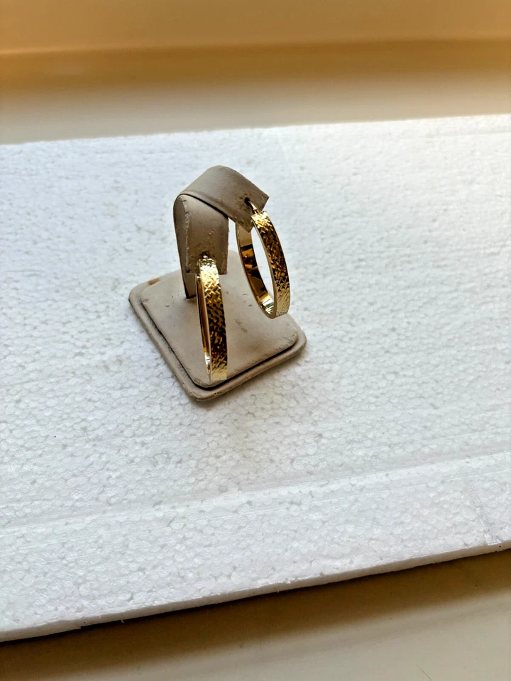 10K YELLOW GOLD HOOP EARRINGS - Image 1 of 4