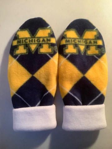 WOLVERINES HANDCRAFTED womens MITTENS NCAA UNIV MICHIGAN fleece winter gloves #4 Cover