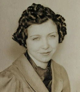 Vintage Photography Mid 1900s Photo of Young Woman with Curly Hair - Picture 1 of 4