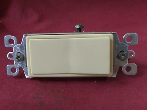 DECORA Rocker Single Pole AC Quiet Switch IVORY 5601-I (15A-120/277V AC/CA - Picture 1 of 2