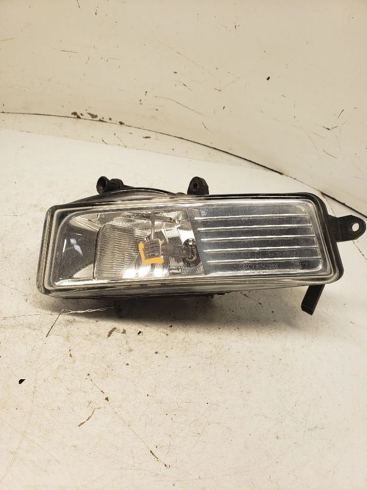 Driver Corner/Park Light Fog-driving Bumper Mounted Fits 09-11 AUDI A6 1346412 - Image 1 of 4