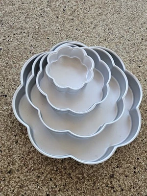 Gorgeous 4 Tier Wilton Petal Pan Set Wedding Shower Flower Cake Tins 2105-2134 - Image 1 of 4