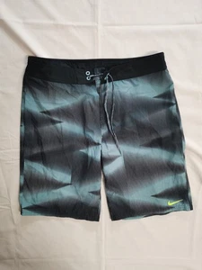 Nike Men's Striped Board Swim Trunks Shorts 34 - Picture 1 of 6