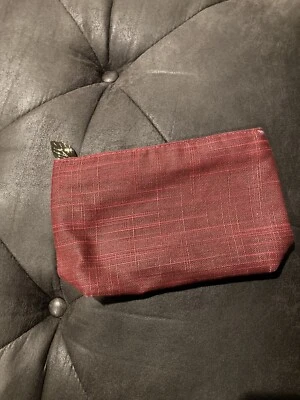 Bolsa de viaje de maquillaje Clarins roja hoja dorada cremallera Foto 1 de 4