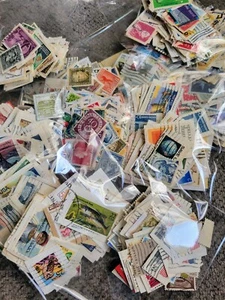 100 Vintage Postage Stamps from Around the World Collect Craft Collage - Imagen 1 de 5